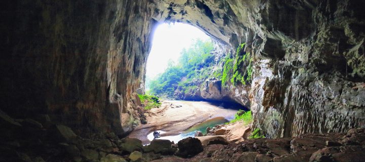 Trek à la grotte de Hang En เทรคกิ้งสู่ถ้ำ Hang En